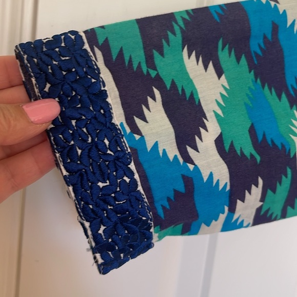 Khaadi Pakistani Indian kurta with stripes of printed cloth and embroidery. - Picture 6 of 9